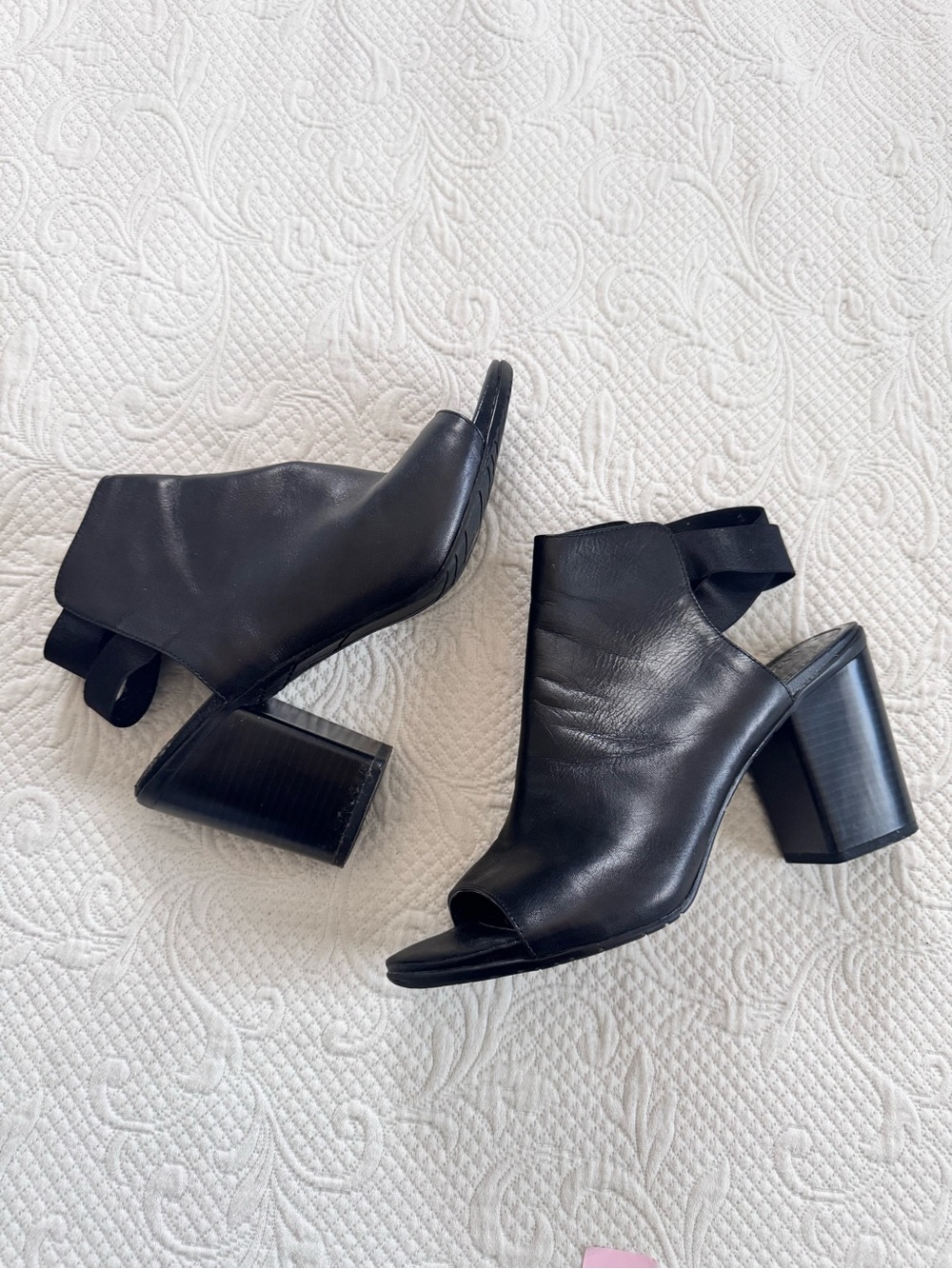 Kenneth Cole Black Peep-Toe Block Heel Sandals - Women 9